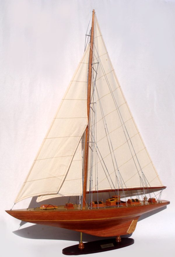 Endeavour Model Yacht  (Standard Range) - GN - Image 5