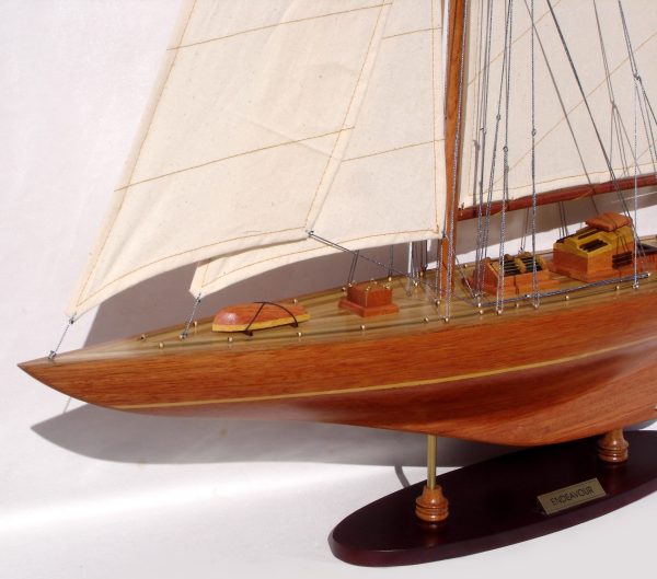 Endeavour Model Yacht  (Standard Range) - GN - Image 3
