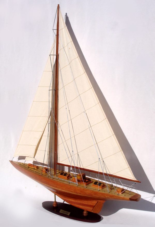 Endeavour Model Yacht  (Standard Range) - GN - Image 4