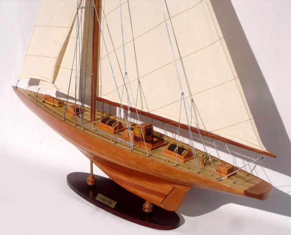 Endeavour Model Yacht  (Standard Range) - GN - Image 6