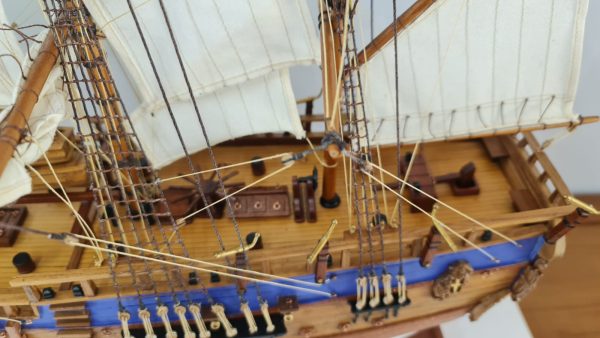 HMS Endeavour model ship (Premier Range) - PSM - Image 11