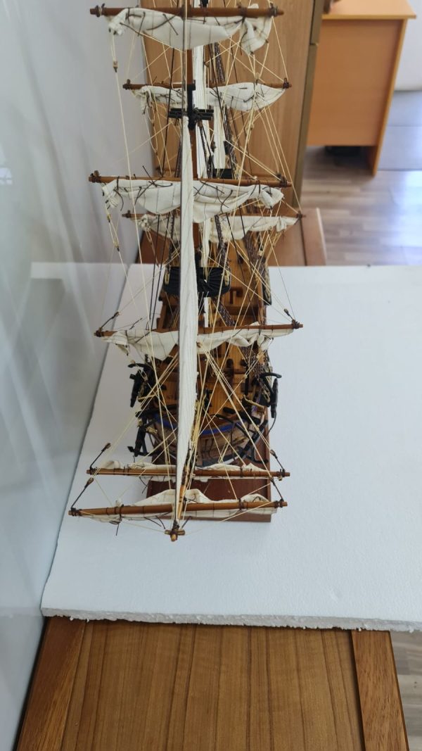 HMS Endeavour model ship (Premier Range) - PSM - Image 20