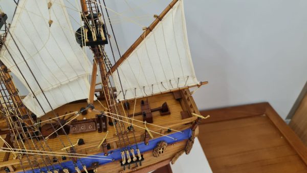 HMS Endeavour model ship (Premier Range) - PSM - Image 13