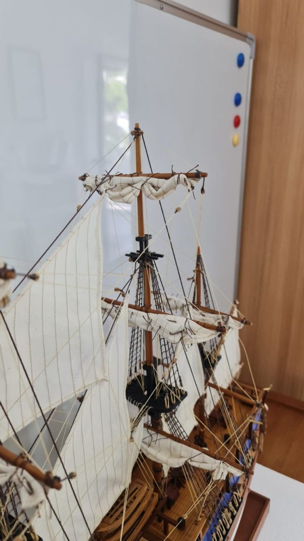 HMS Endeavour model ship (Premier Range) - PSM - Image 14