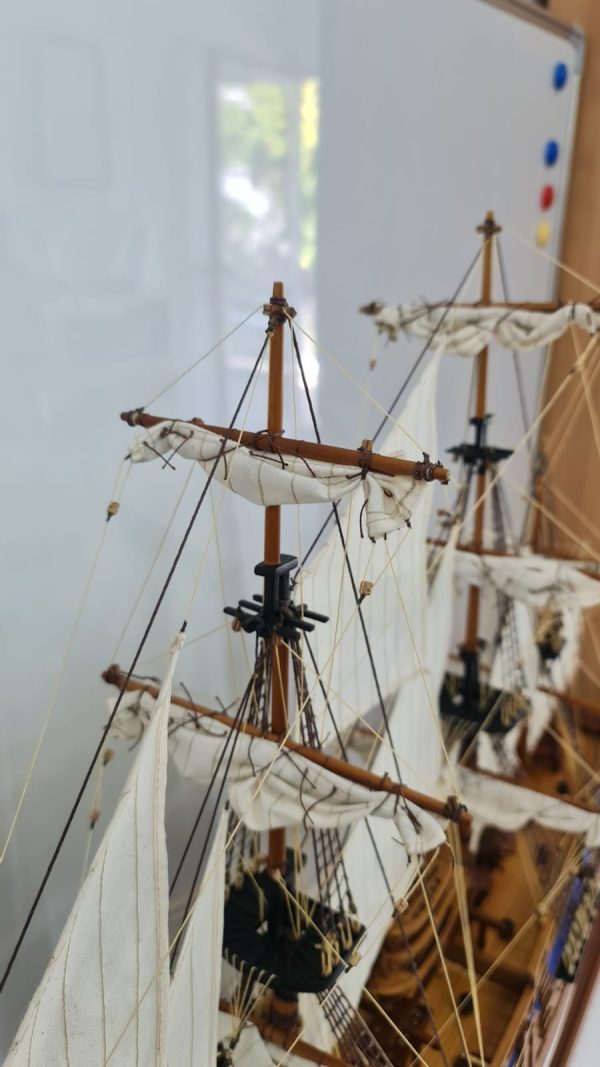 HMS Endeavour model ship (Premier Range) - PSM - Image 15
