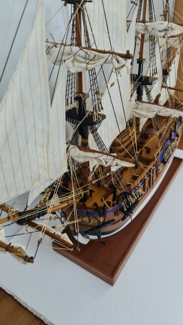 HMS Endeavour model ship (Premier Range) - PSM - Image 17