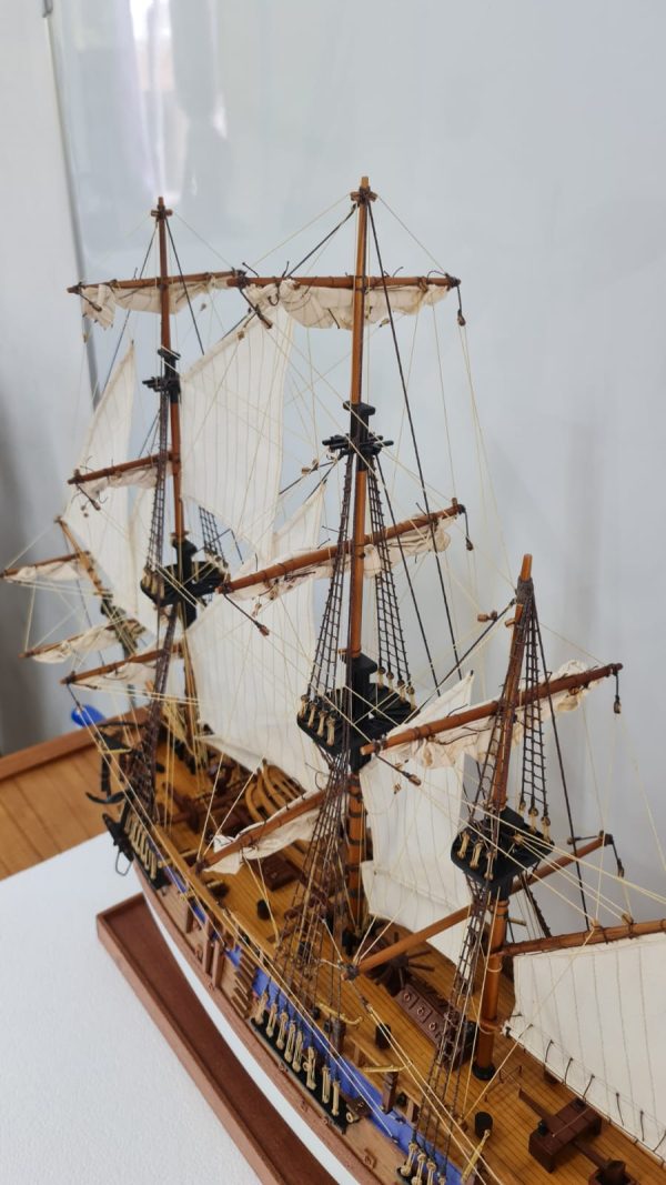 HMS Endeavour model ship (Premier Range) - PSM - Image 18