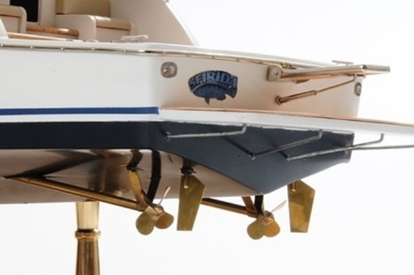 Bertram 700 Model Yacht - Image 13