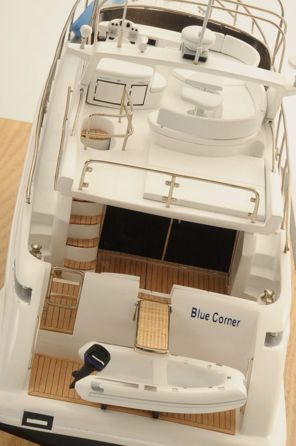 Azimut 50 Model Yacht - Image 10