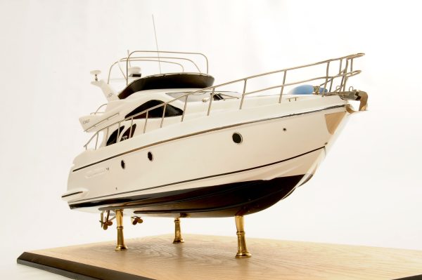Azimut 50 Model Yacht - Image 21