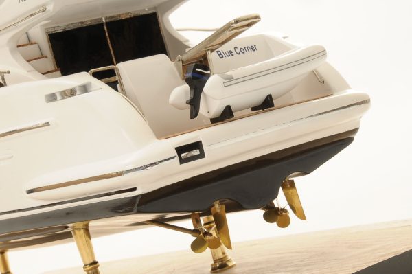 Azimut 50 Model Yacht - Image 22