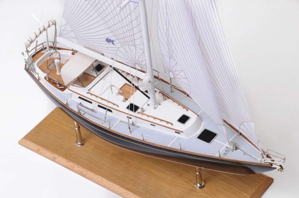 Indigo Moth Model Yacht - Image 5
