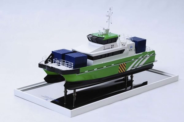 Wind Express 27 Catamaran Model - Image 4