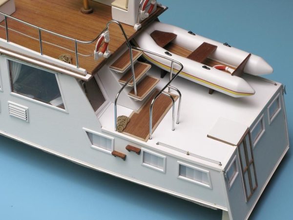 Grand Banks Model Yacht Kit - Amati (1607) - Image 3