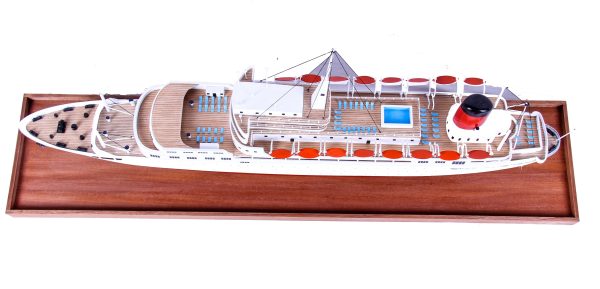 Southern Cross Passenger Liner - Image 10