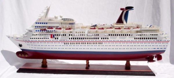 Carnival Paradise Wooden Model Boat - GN - Image 8