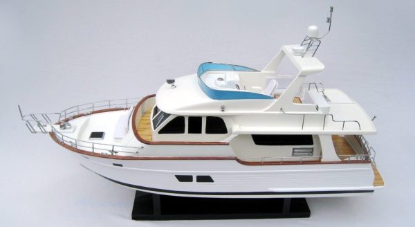 Grand Banks 42 Model Boat - GN - Image 3