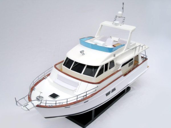 Grand Banks 42 Model Boat - GN - Image 5