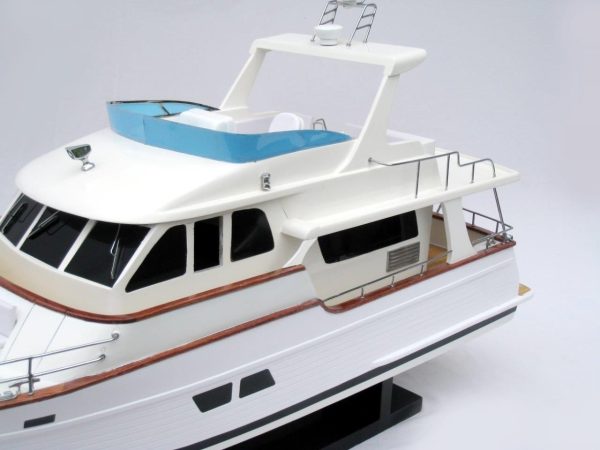 Grand Banks 42 Model Boat - GN - Image 6
