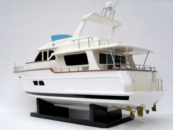 Grand Banks 42 Model Boat - GN - Image 7