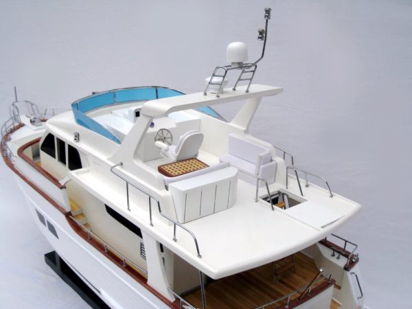 Grand Banks 42 Model Boat - GN - Image 10