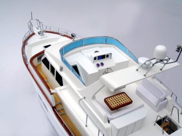 Grand Banks 42 Model Boat - GN - Image 11
