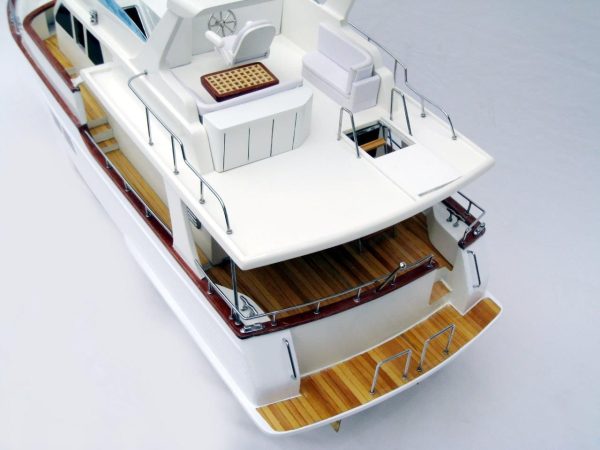 Grand Banks 42 Model Boat - GN - Image 12