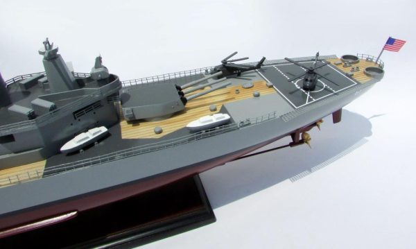 USS Iowa Model Boat - GN - Image 7