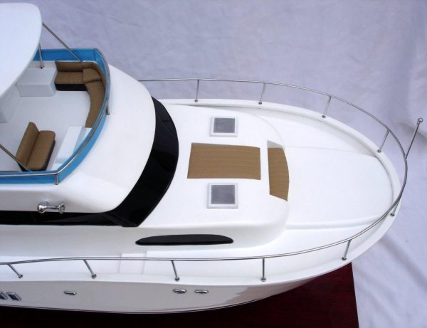 Twin-Hull Viking Sport Yacht Model Boat - GN - Image 4