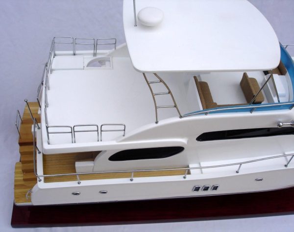 Twin-Hull Viking Sport Yacht Model Boat - GN - Image 5