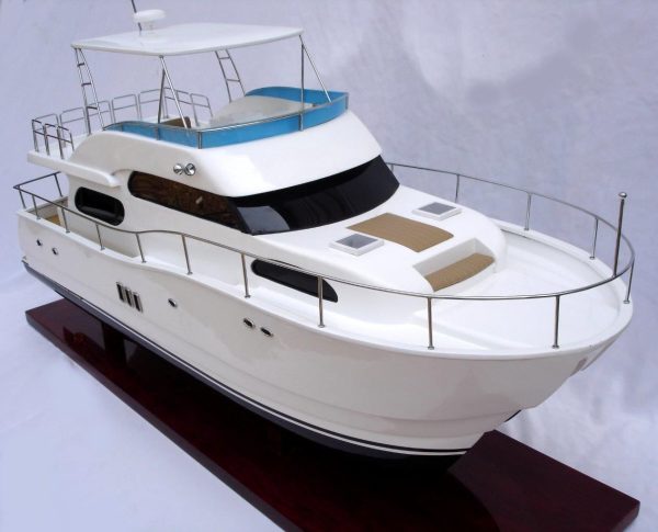 Twin-Hull Viking Sport Yacht Model Boat - GN - Image 6