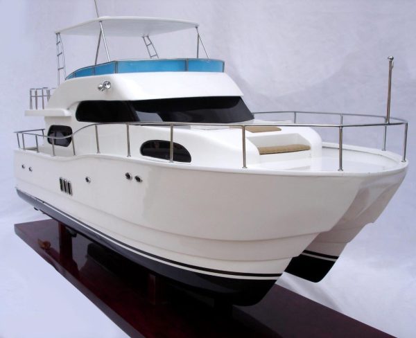 Twin-Hull Viking Sport Yacht Model Boat - GN - Image 7