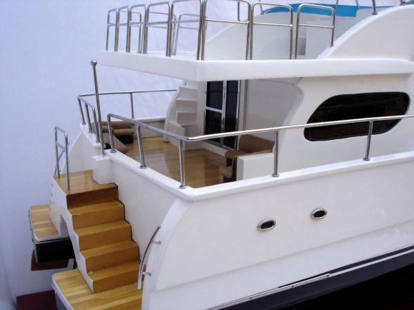 Twin-Hull Viking Sport Yacht Model Boat - GN - Image 9