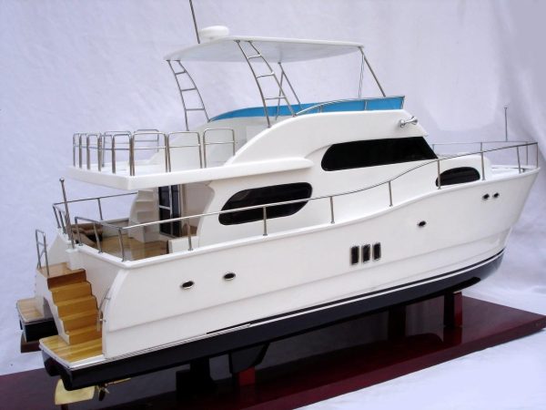 Twin-Hull Viking Sport Yacht Model Boat - GN - Image 10