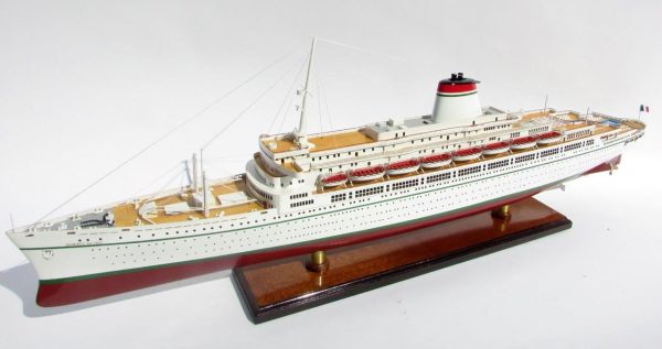 SS Leonardo Da Vinci White & Red Hull Ship Model - GN - Image 4