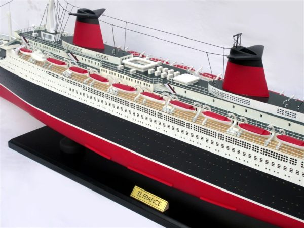 SS France Special Edition Wooden Model Boat - GN - Image 9