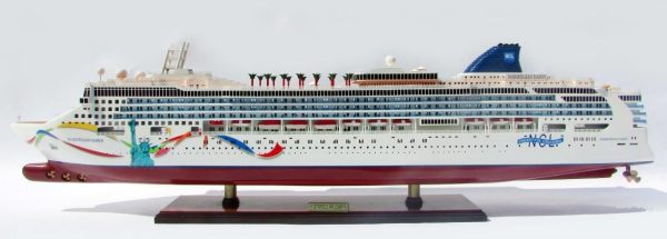 Norwegian Dawn with Statue Liberty Artwork - GN