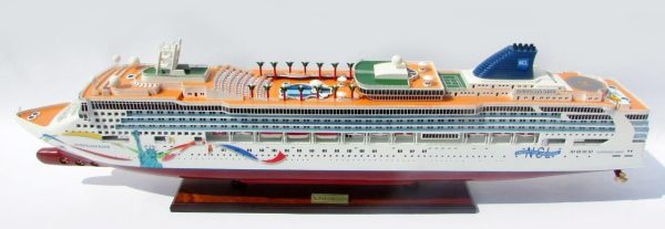 Norwegian Dawn with Statue Liberty Artwork - GN - Image 3
