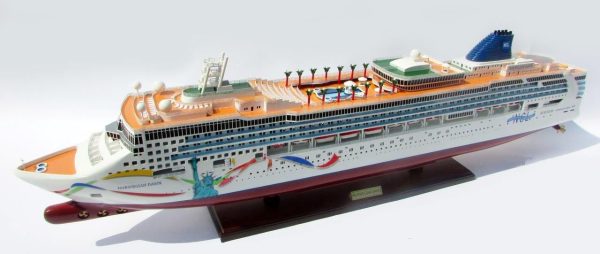 Norwegian Dawn with Statue Liberty Artwork - GN - Image 4