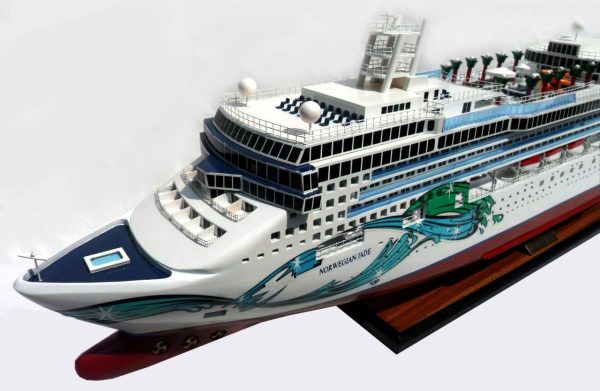 Norwegian Jade Wooden Model Ship - GN - Image 5