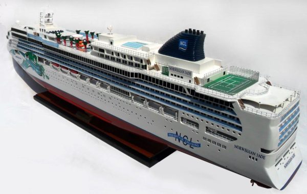 Norwegian Jade Wooden Model Ship - GN - Image 7