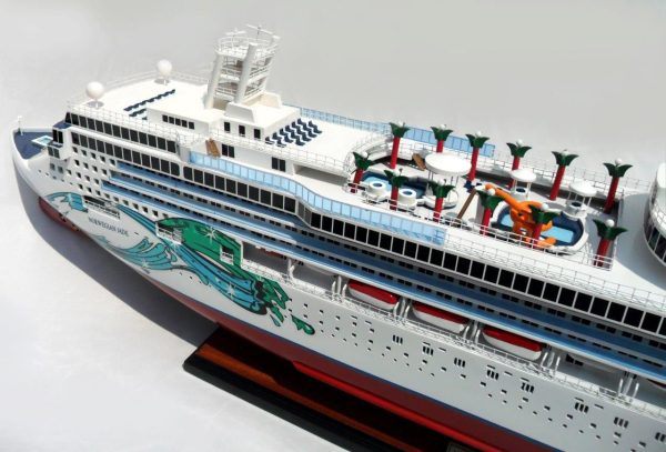 Norwegian Jade Wooden Model Ship - GN - Image 8