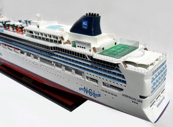 Norwegian Jade Wooden Model Ship - GN - Image 9