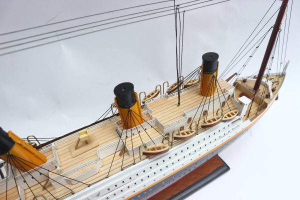 Titanic Model Ship - GN - Image 14