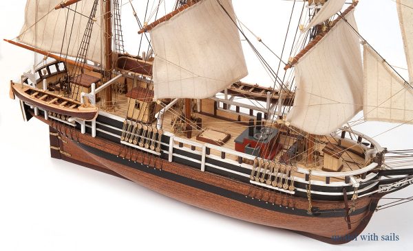 Essex Model Ship Kit (with Sails) - Occre (12006) - Image 17