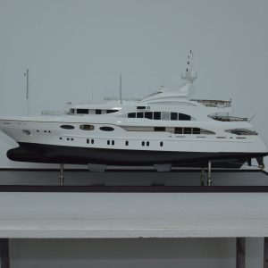 MY Latitude 53m Benette