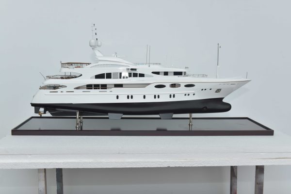 MY Latitude 53m Benette - Image 2