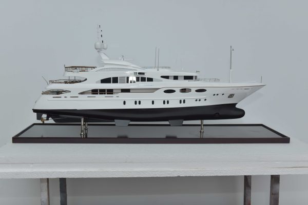 MY Latitude 53m Benette - Image 3