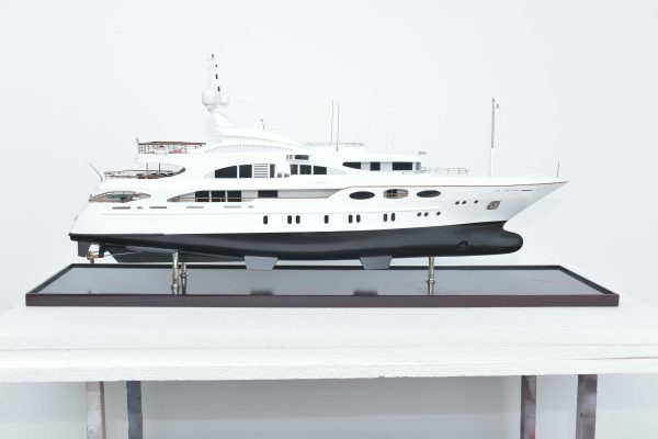 MY Latitude 53m Benette - Image 4