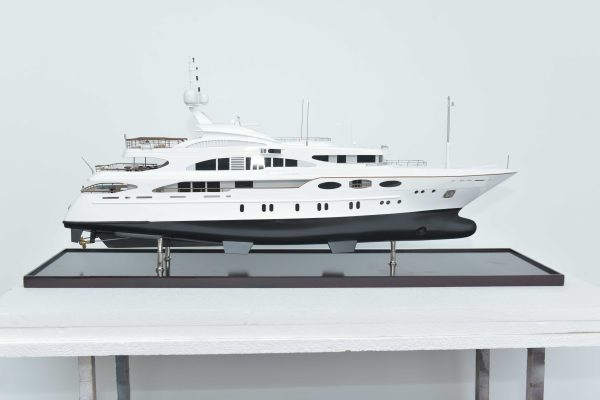 MY Latitude 53m Benette - Image 6